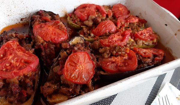 Пълнени тиквички и патладжани с кайма