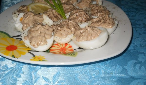 Пълнени варени яйца с гъбен мус