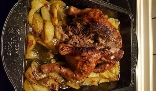 Пълнено пиле с ориз и гъби