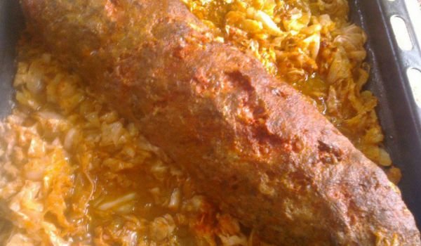 Пълнено руло с кисело зеле и сурова наденица