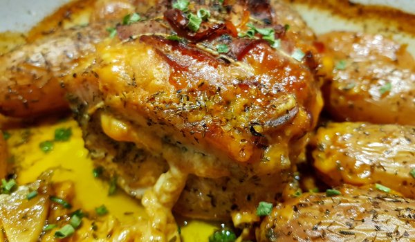 Пълнено свинско бонфиле с червени картофки