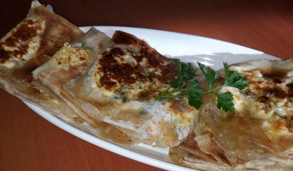 Пълнозърнести банички на тиган със сирене и магданоз