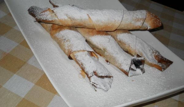 Пурички с орехова плънка и локум