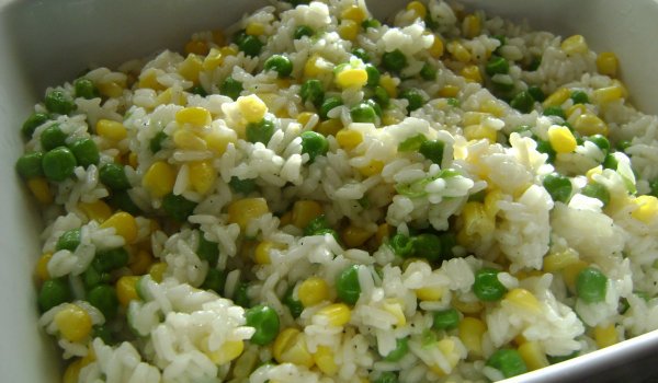 Пържен ориз с грах и царевица