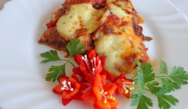 Пържен патладжан с доматен сос на фурна