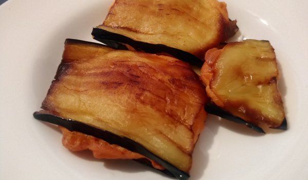 Пържен патладжан с яйце и сирене