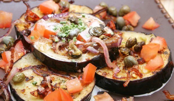 Пържен патладжан със зеленчуци