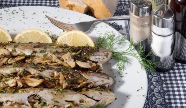 Пържена пъстърва с гъби