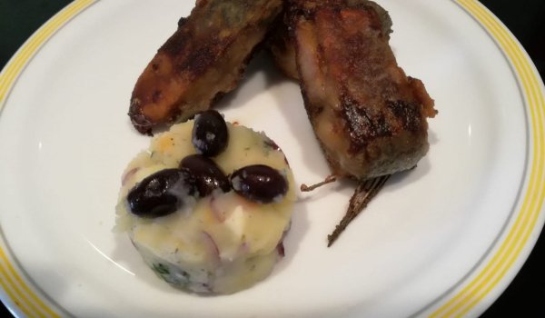 Пържена скумрия с царевично брашно