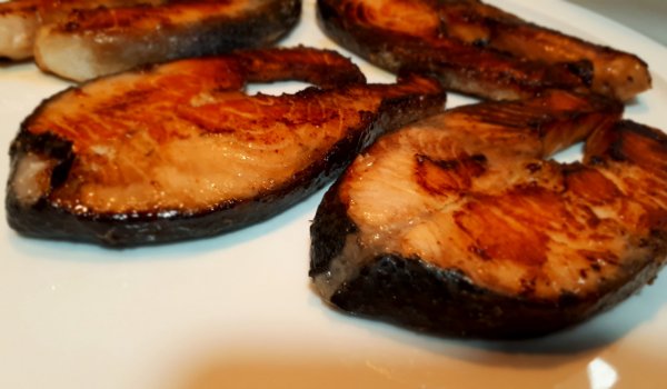 Пържена сьомга на тиган със соев сос