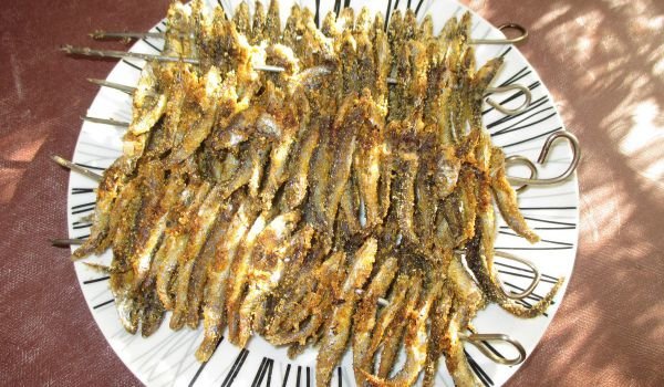Пържена цаца с царевично брашно на шишче