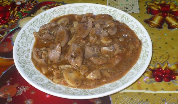 Пържени бъбреци с гъби и лук