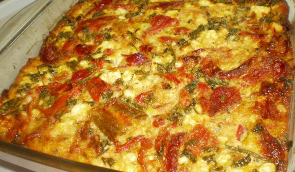 Пържени чушки с яйца и сирене на фурна