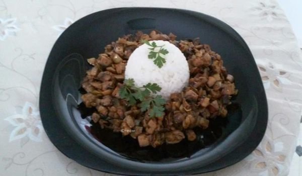 Пържени гъби с лук и бял ориз