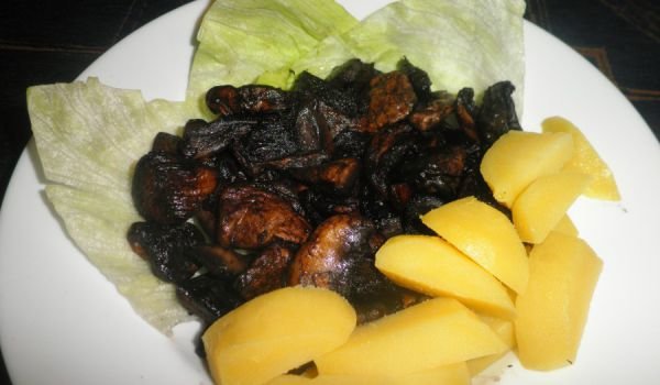 Пържени гъби с масло на тиган