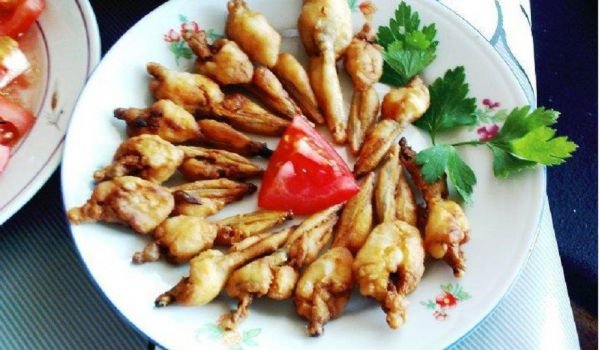 Пържени жабешки бутчета