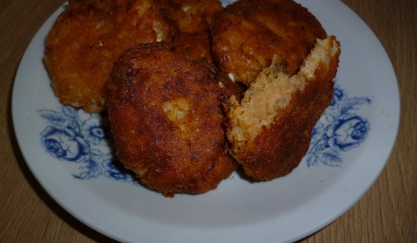 Пържени картофени кюфтета с кисело зеле