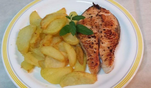 Пържени картофки с риба