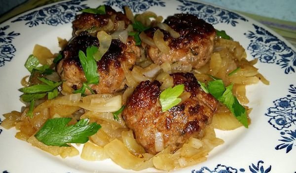 Пържени кюфтенца с лук