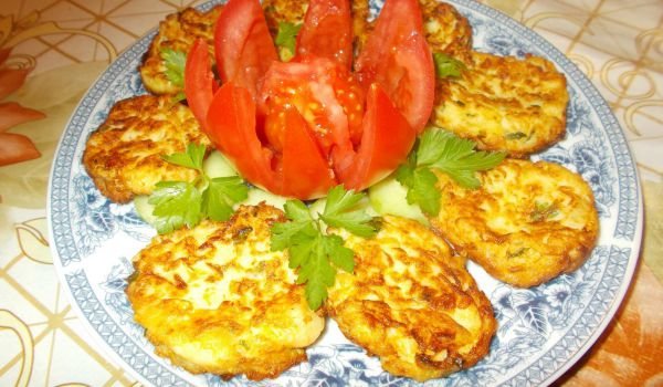 Пържени кюфтета от тиквички с картофи