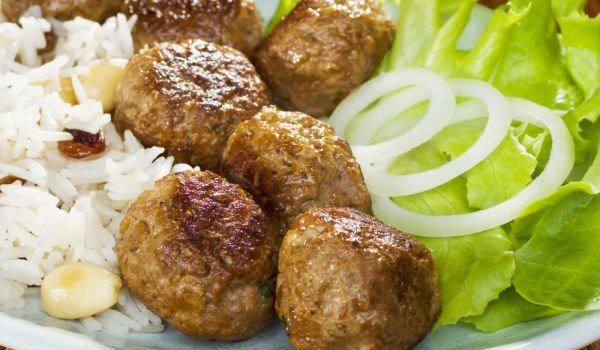 Пържени кюфтета с месо и бадеми