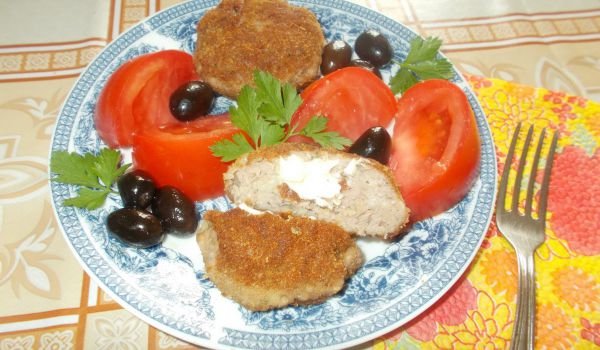Пържени кюфтета с топено сирене