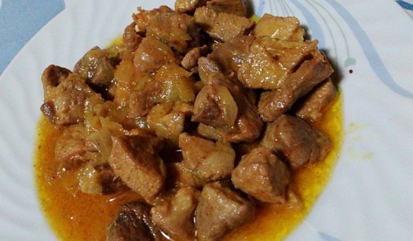 Пържени свински хапки с лук