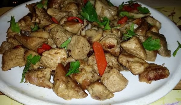 Пържени свински късчета по селски