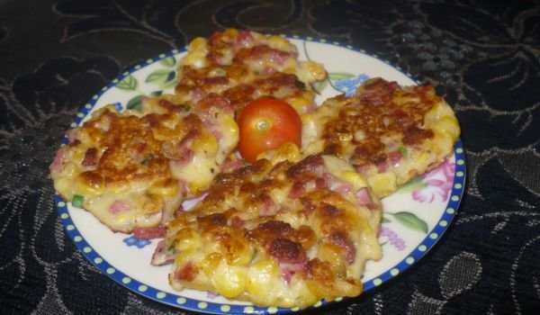 Пърженки от царевица и чоризо