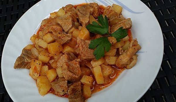Пържено Свинско с Картофи и лук