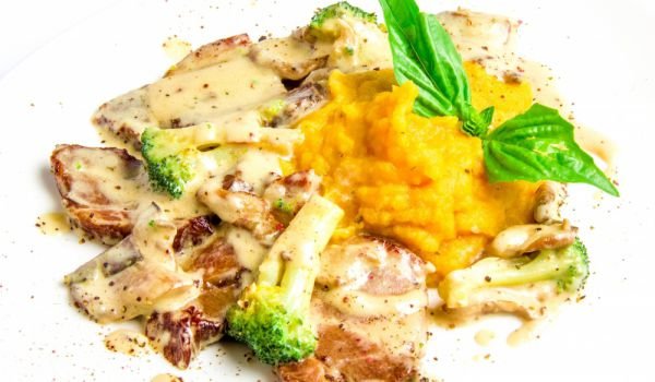 Пържоли с броколи и гъби