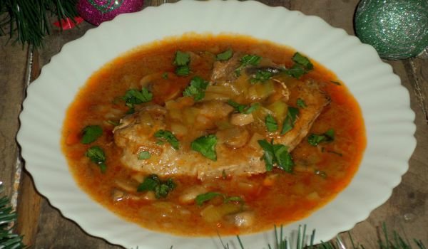 Пържоли с гъбен сос и праз лук