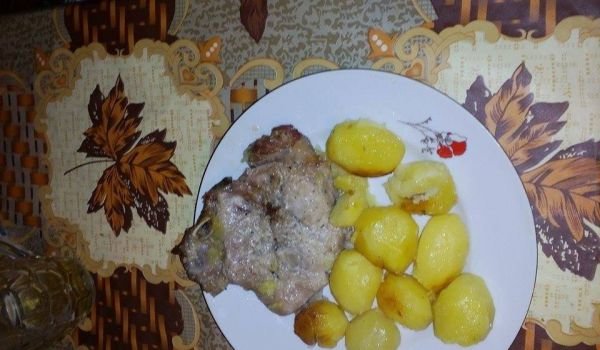 Пържоли с картофи в тенджера под налягане