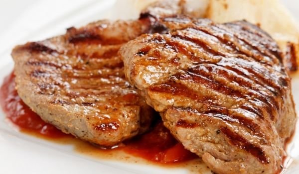 Пържоли със сос от чушки