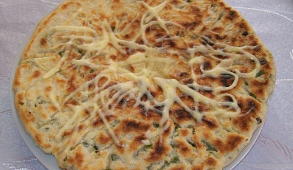 Пърленки със зелен лук и кашкавал