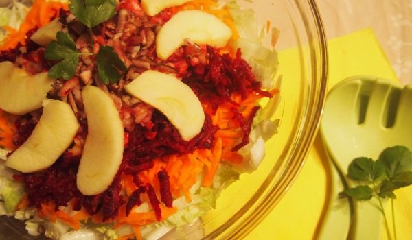 Пъстра здравословна салата