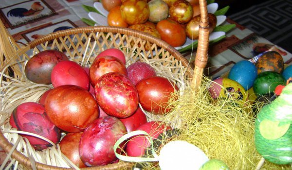 Пъстри Великденски яйца с кристали