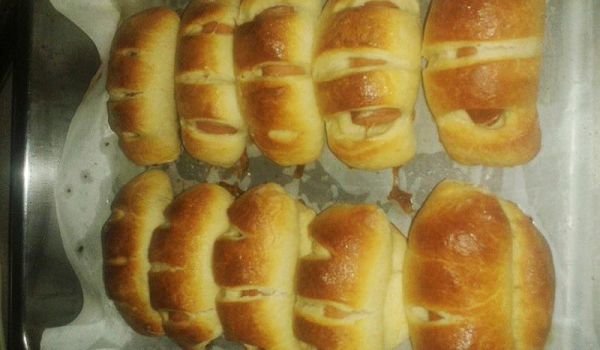 Раирани кифли с кренвирш