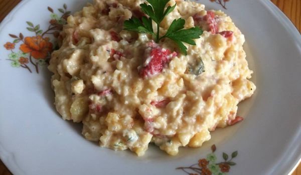 Разядка от картофи, печени чушки и топено сирене
