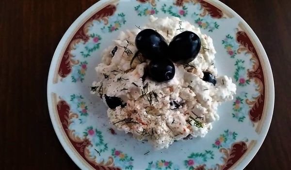 Разядка с извара и маслини