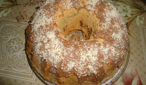 Разкошен кекс с шоколад и орехи