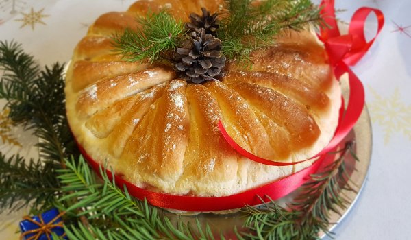 Разкошен коледен хляб със запържено масло