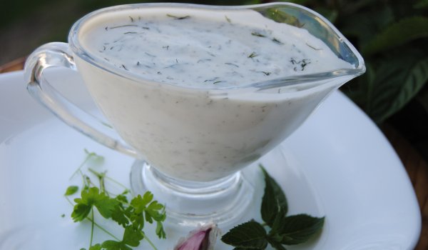 Разкошен сос за сарми и пълнени чушки