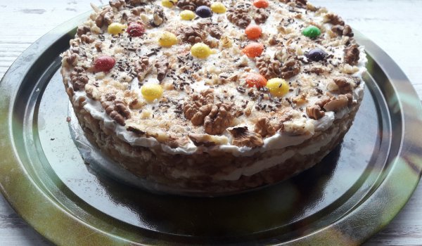 Разкошна ябълкова торта без печене