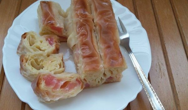 Разкошна сладка баница с локум