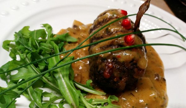 Разкошни Фрикадели с ароматен сос от манатарки