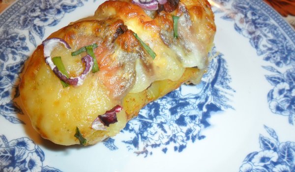Разкошни картофи с топено сирене