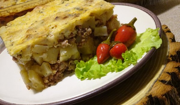 Различна мусака с телешко с картофи и кашкавал