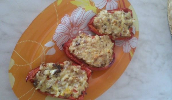 Различни пълнени чушки