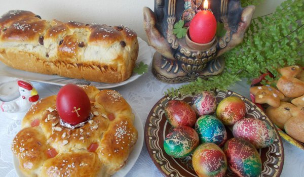 Различни Великденски козунаци